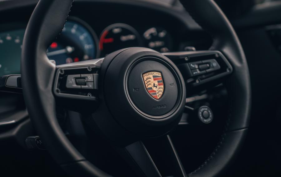 Панель приборов Porsche 911 Carrera S (992) 2019 года  (UK) (фото 9 из 29)